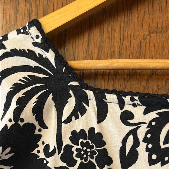 Ann Taylor Black and White Fitted Short Sleeve Blouse - Picture 6 of 7